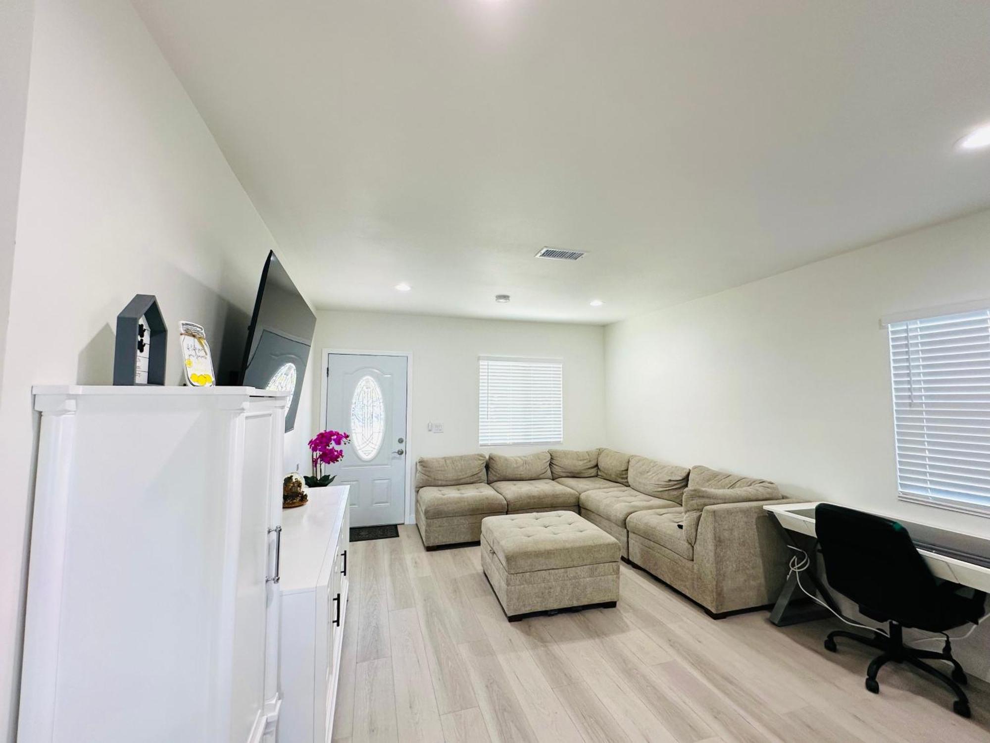 New Spacious House In Anaheim Near Disneyland-Knott In Without Backyard In The Same Lot Of 3 Separate Properties Luaran gambar