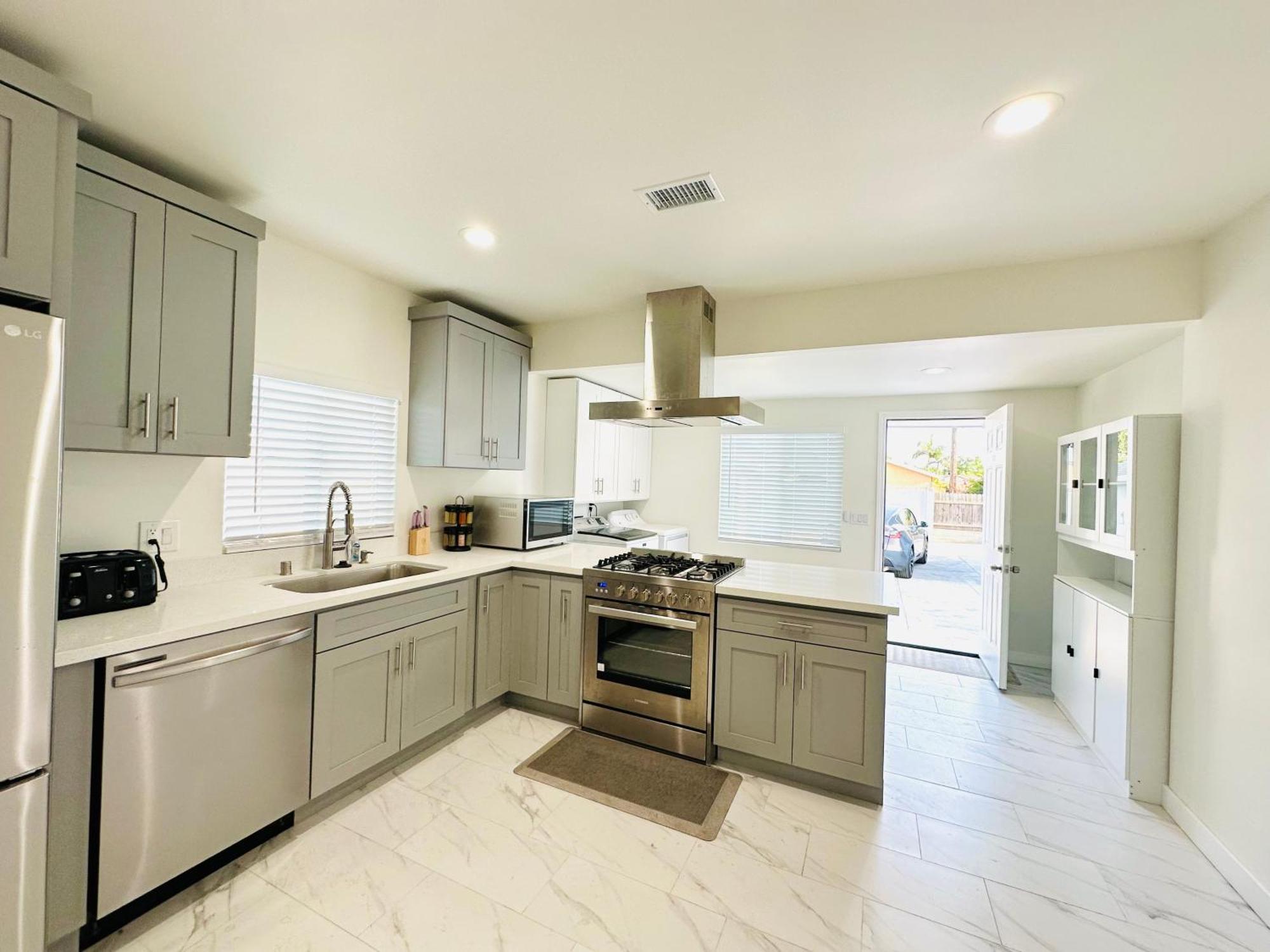 New Spacious House In Anaheim Near Disneyland-Knott In Without Backyard In The Same Lot Of 3 Separate Properties Luaran gambar