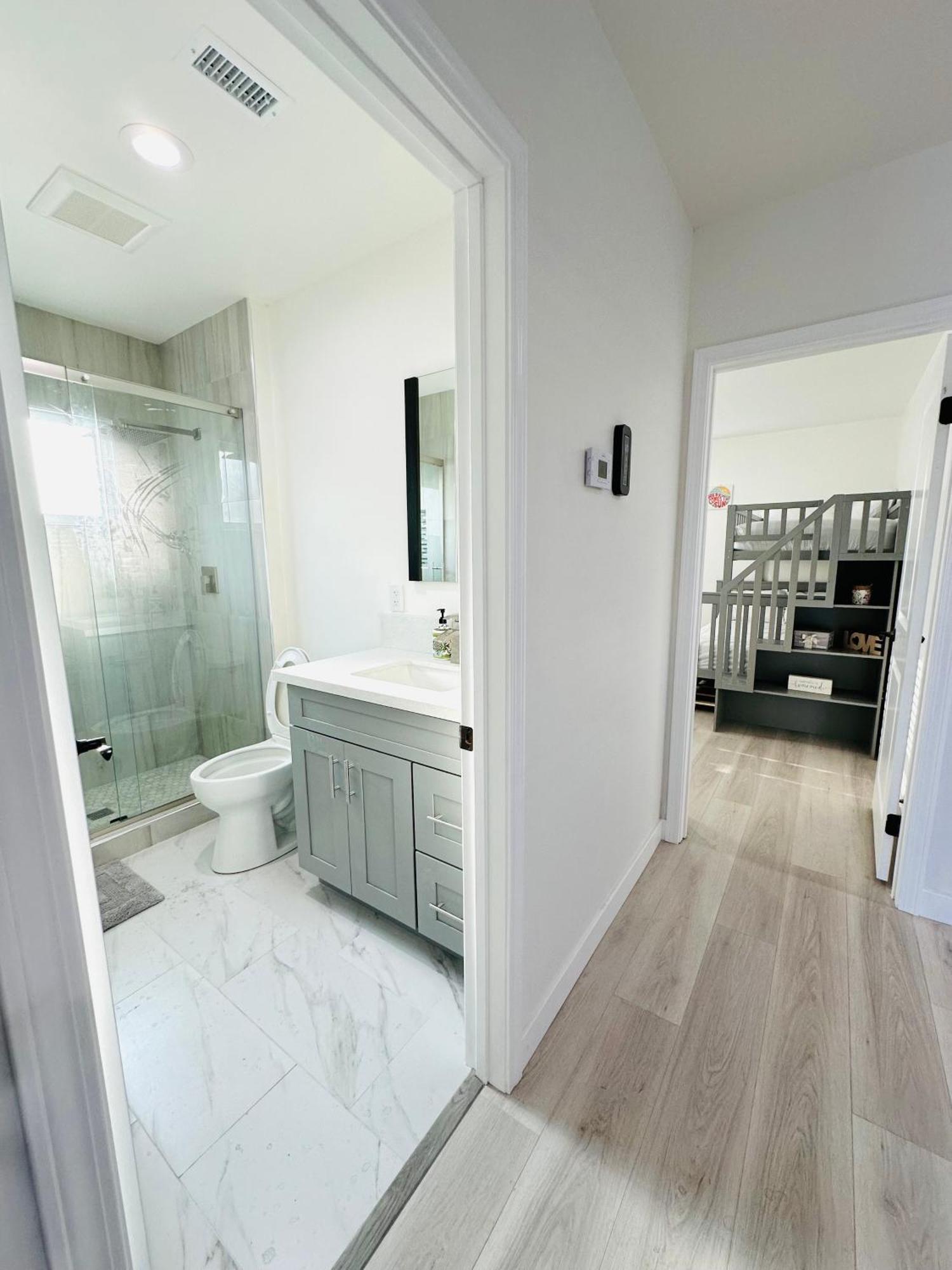 New Spacious House In Anaheim Near Disneyland-Knott In Without Backyard In The Same Lot Of 3 Separate Properties Luaran gambar