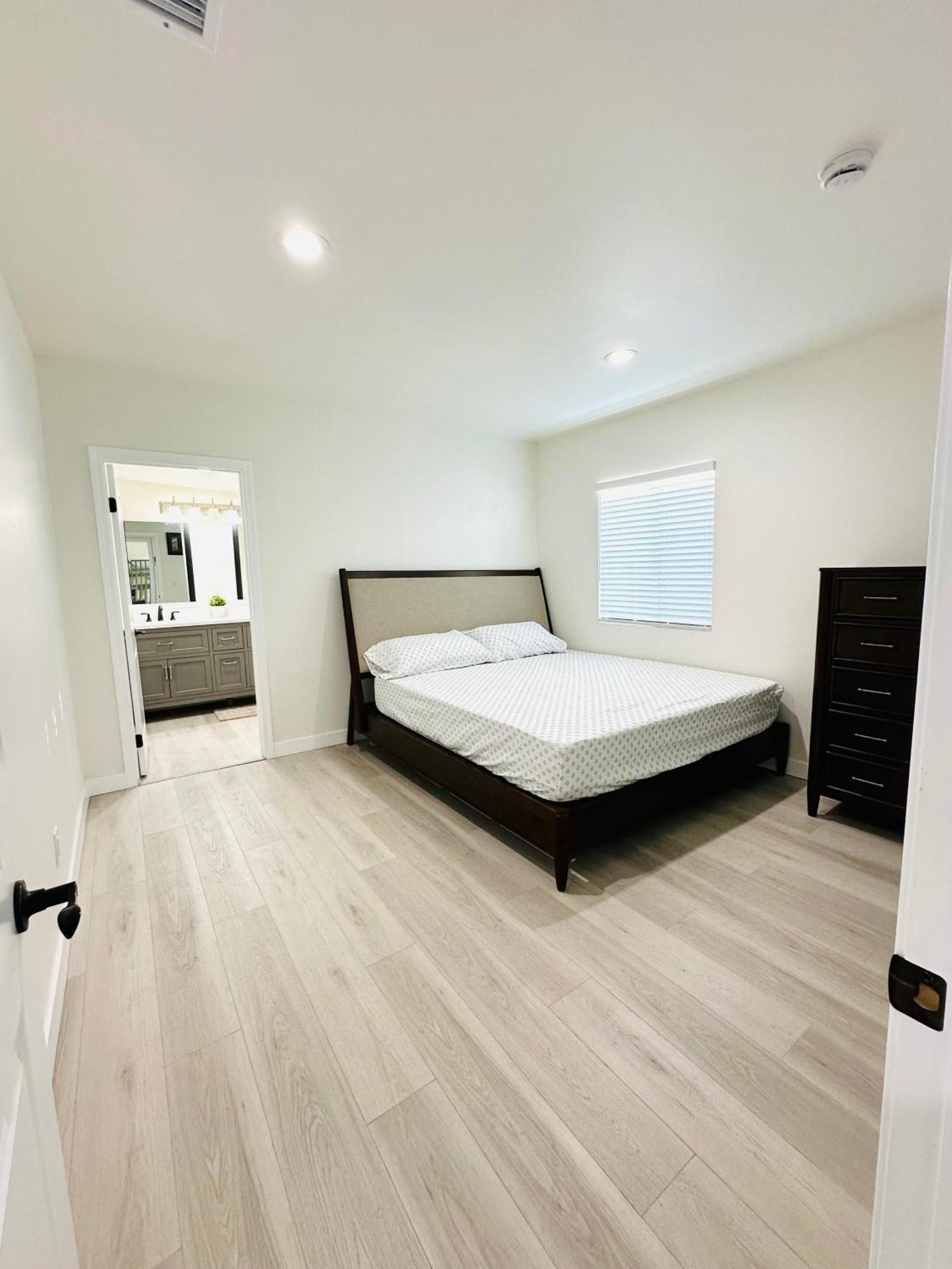 New Spacious House In Anaheim Near Disneyland-Knott In Without Backyard In The Same Lot Of 3 Separate Properties Luaran gambar