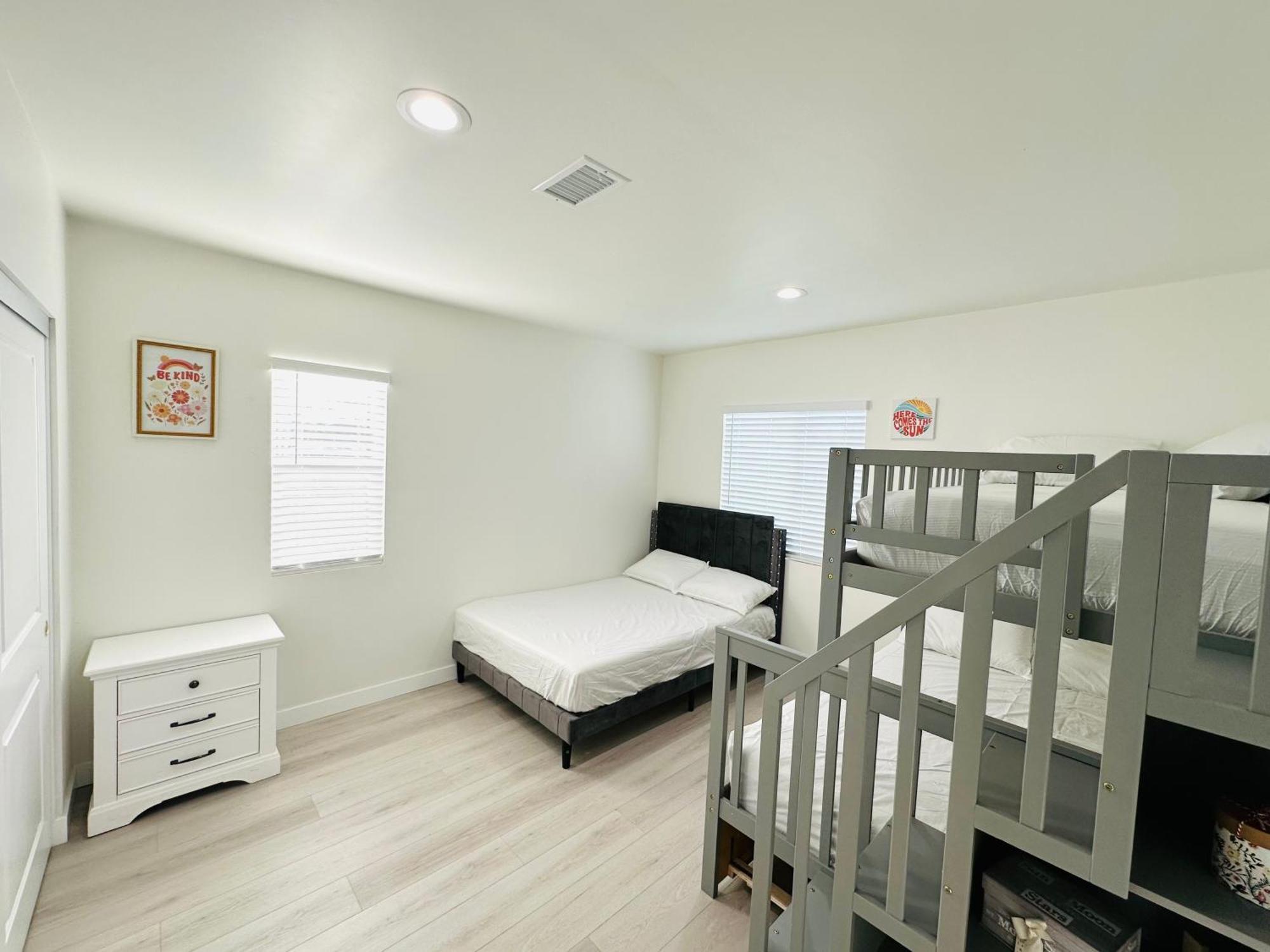 New Spacious House In Anaheim Near Disneyland-Knott In Without Backyard In The Same Lot Of 3 Separate Properties Luaran gambar
